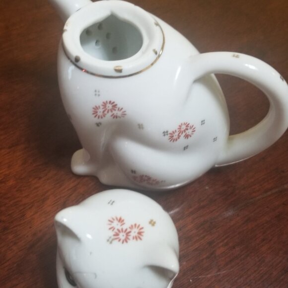 Vintage TEAPOT LUCKY KITTY porcelain white w flowers - Picture 5 of 8